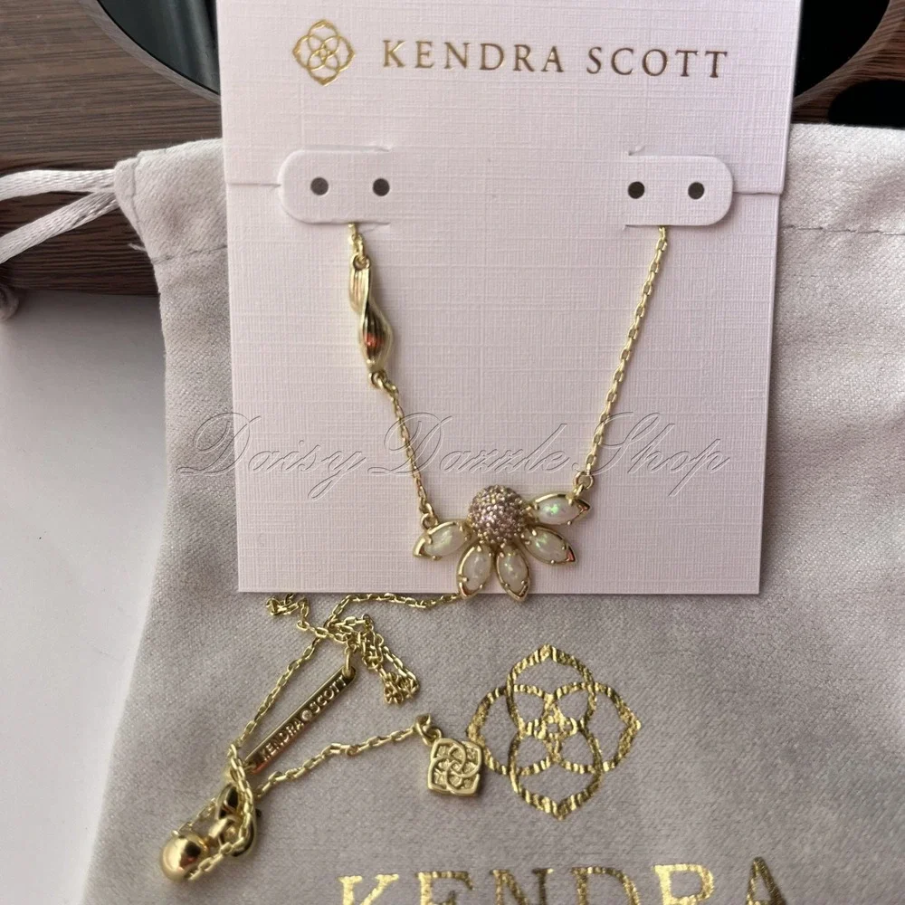 ✨New Kendra Scott Pink Mix Gold Plated Anya Flower Short Pendant Necklace 🌼